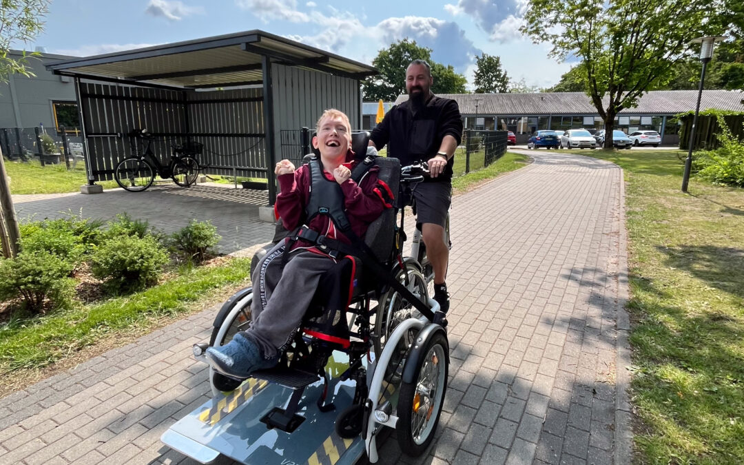 Neues Rollstuhl-Fahrrad für Emmaus